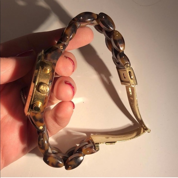 Michael Kors Gold & Tortoiseshell Watch (working) - Picture 3 of 8